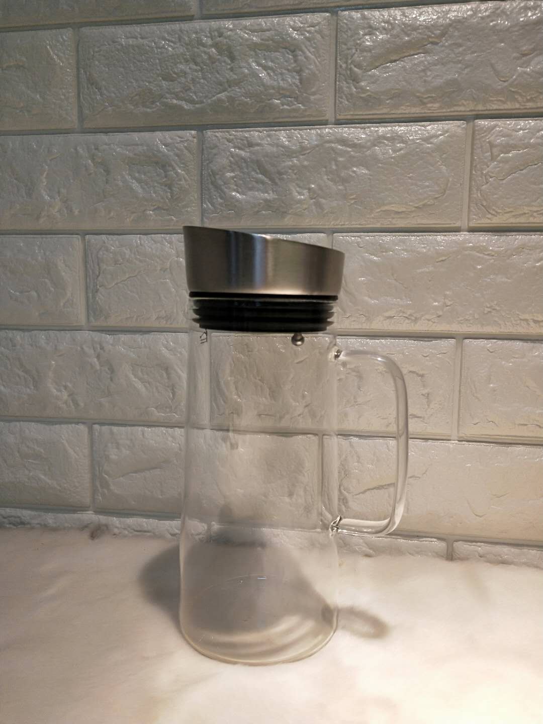 不锈钢冷水壶盖的设计可防渗隔热